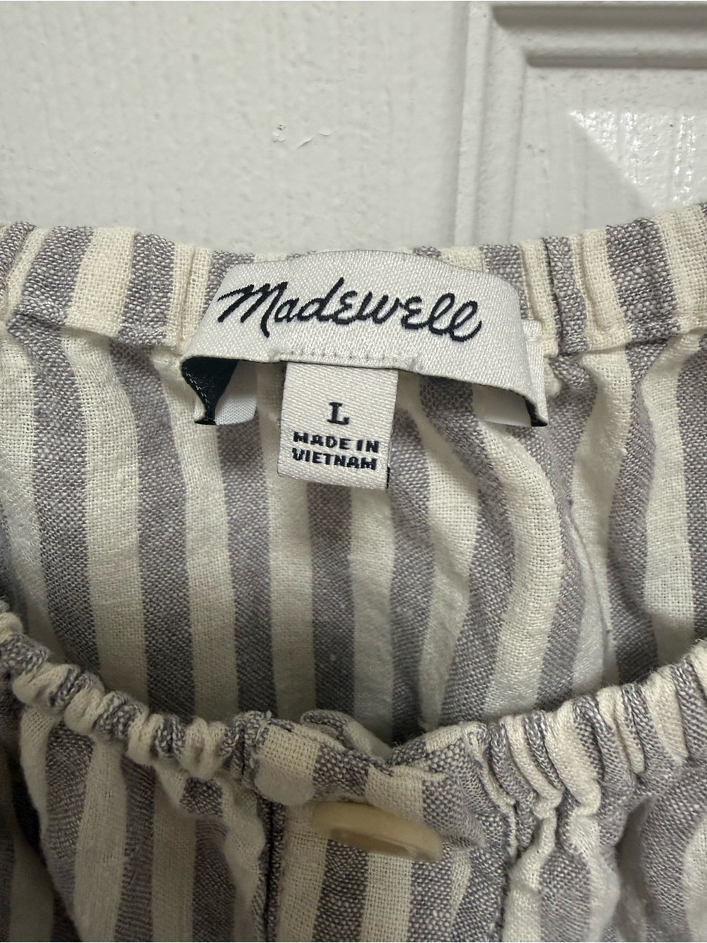 Madewell Striped White and Grey Flutter-Sleeve Button-Front Crop Top LARGE/LG - Picture 4 of 15